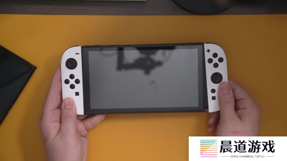 Switch2外观模型泄露影像：屏幕与手柄尺寸均有提升