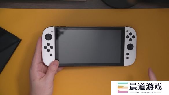 Switch2外观模型泄露影像：屏幕与手柄尺寸均有提升